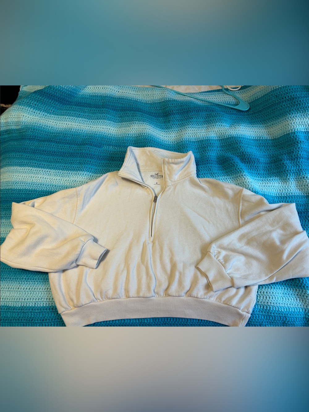 Hollister Cream Half-Zip Cropped Pullover Sweatshirt